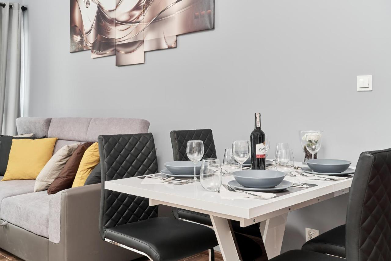 Apartments Wroclaw Jana Pawla II With Free Parking Wroclaw By Noclegi Renters المظهر الخارجي الصورة